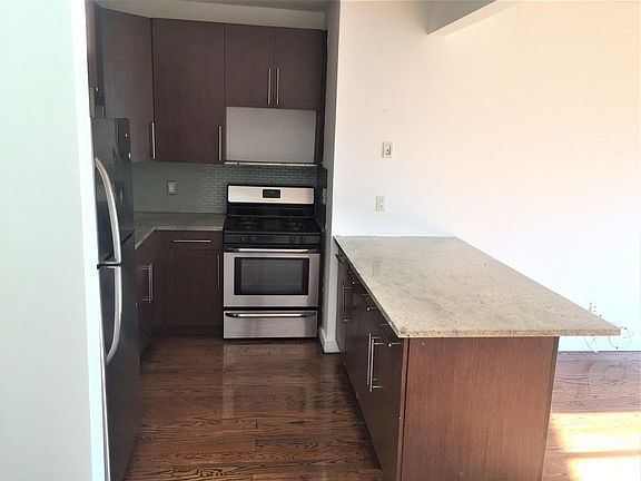 3rd image of 217 27th Ave APT 3L