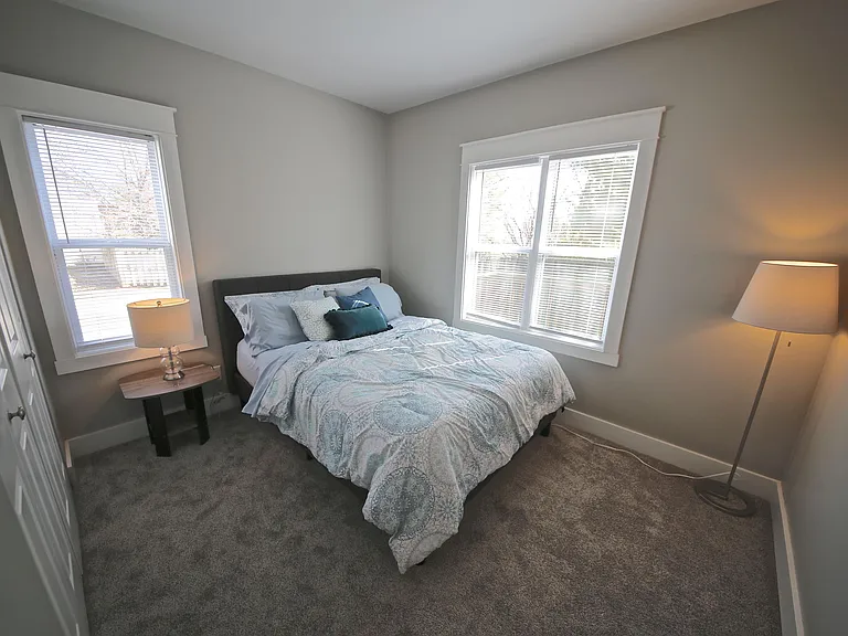 1612 E Camby Ct — Photo 14