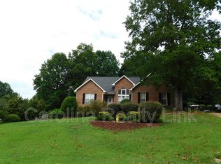 235 Harbor Landing Dr, Mooresville, NC 28117