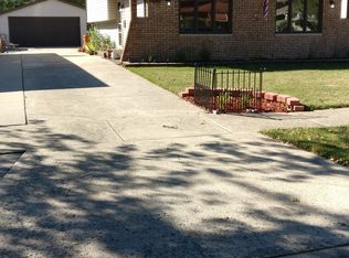 15032 Tripp Ave, Midlothian, IL 60445