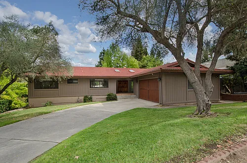 4920 Steele Way Photo 1