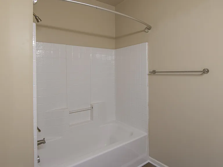 Brooks Edge Apartments — Photo 11
