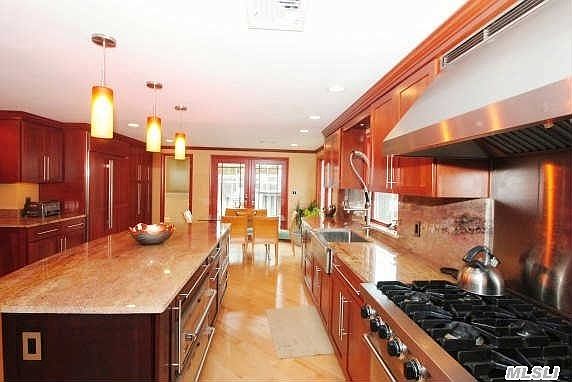 1st image of 33 Summerfield Dr