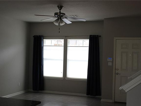 5th image of 122 Friendship Oak Dr