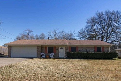 1st image of 301 Denise Dr