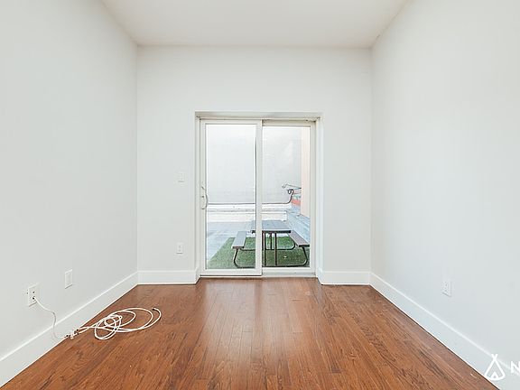 4th image of 1350 Myrtle Ave #2D