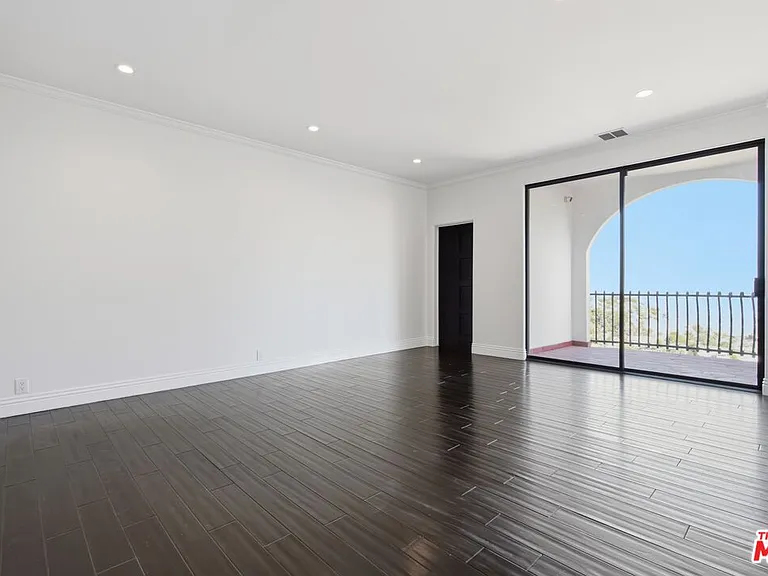 8908 Appian Way — Photo 31