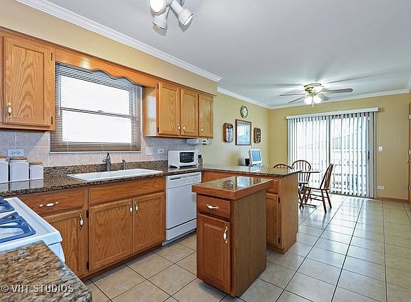 4th image of 3616 N Pacific Ave