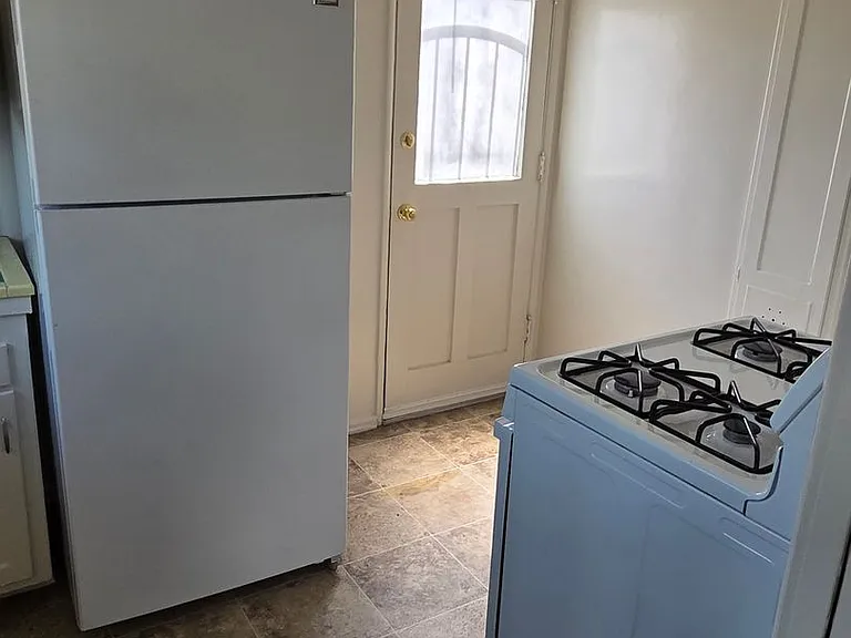 150 N Catalina St — Photo 5