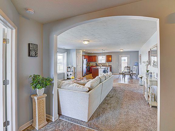 4th image of 708 Jefferson Park Dr