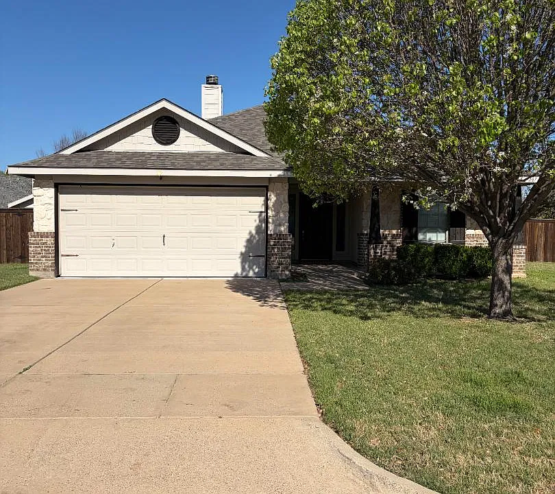 237 Whispering Dell Ln