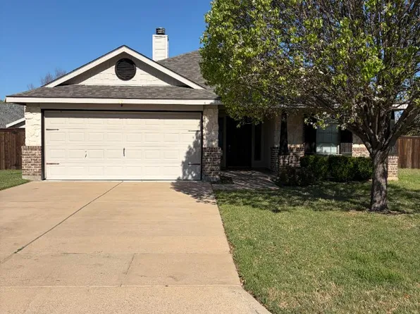 237 Whispering Dell Ln, Weatherford, TX 76085