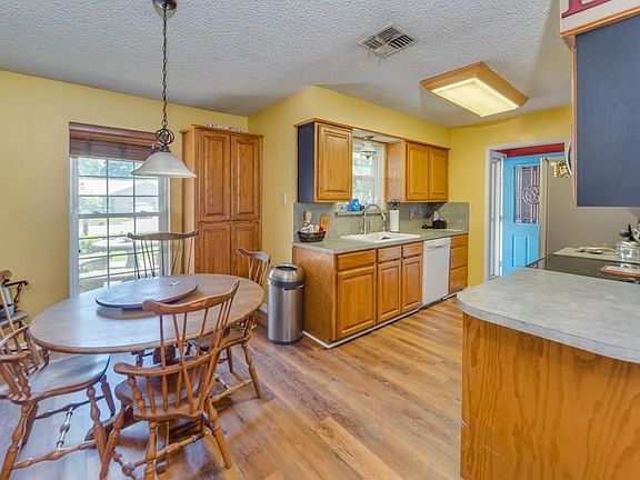 4th image of 204 Windcrest Dr