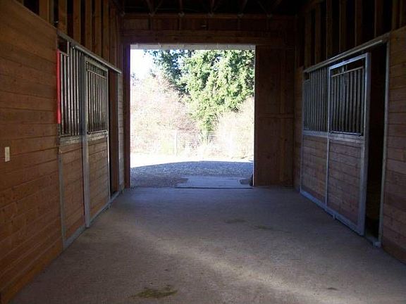 Drive through barn
