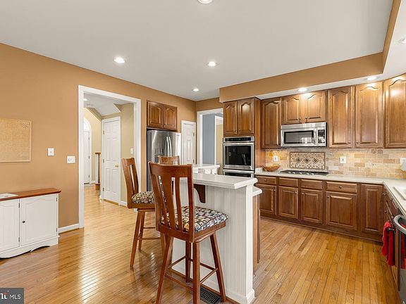 3rd image of 21523 Fox Field Cir