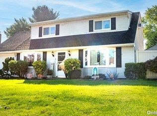 3913 Avoca Ave, Bethpage, NY 11714