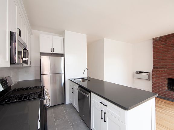 3rd image of 211 Sackett St APT 2W