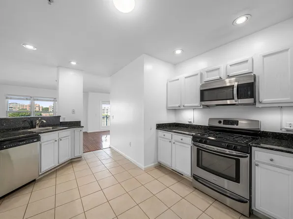 252 The Promenade image 9 of 28