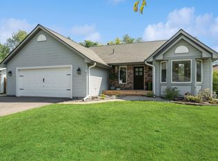 910 Grandview Dr, Hudson, WI 54016