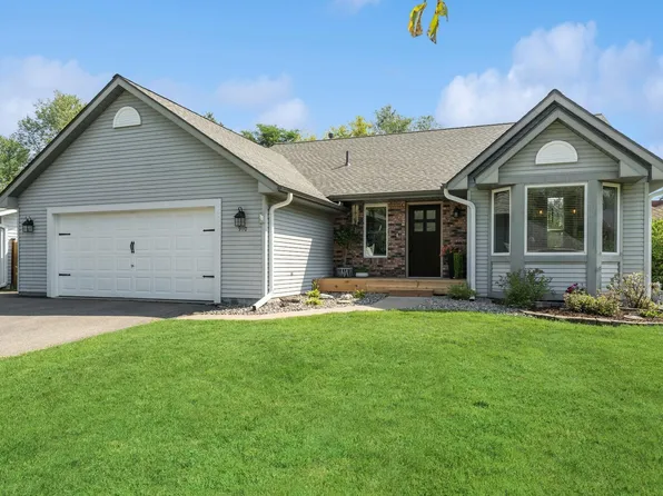 910 Grandview Dr, Hudson, WI 54016