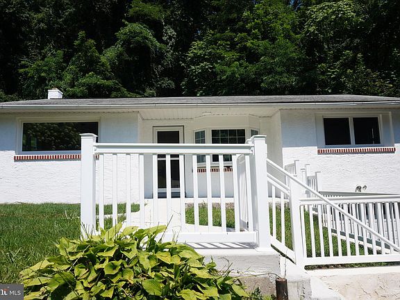 3rd image of 113 Ash St