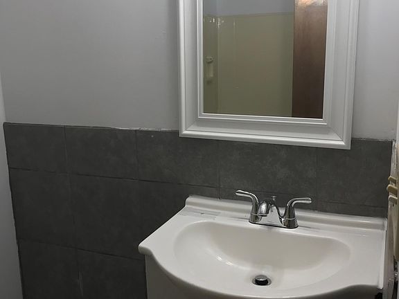 5th image of 57 Davis Ave #1