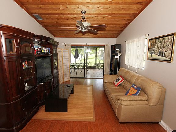 5th image of 2701 SW 58th Mnr Unit 7