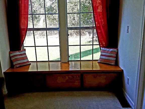 Big storage drawers beneath 