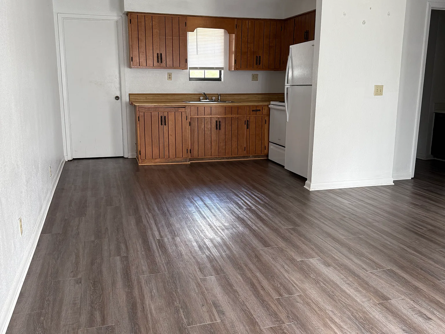 2 bed, $800 — Photo 1