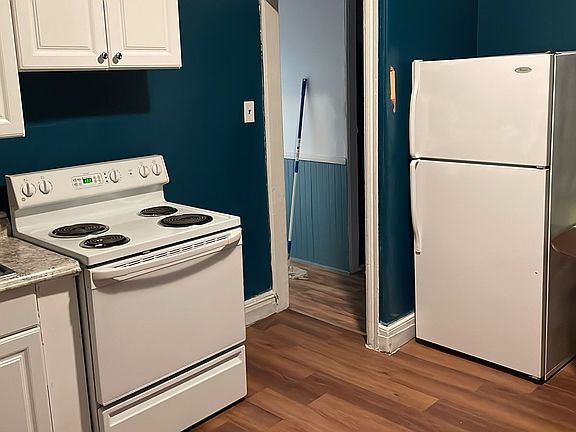 Eat in kitchen with 2 windows