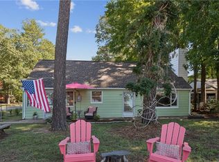 679 Shore Dr, Hartfield, VA 23071