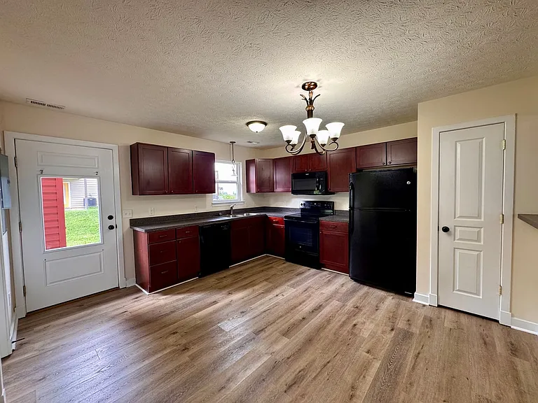 1255 Poets Ct — Photo 5