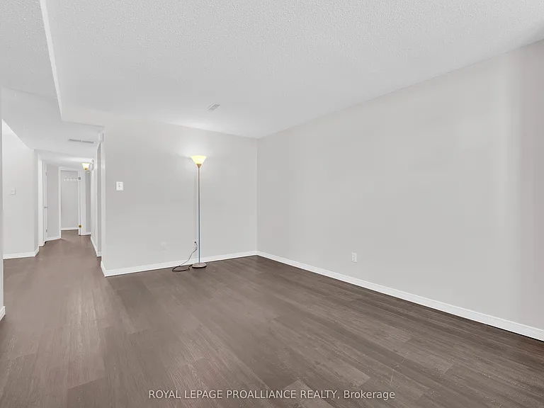25 Metcalfe St #B — Photo 7