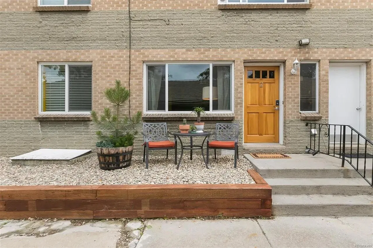 23 N Clarkson St — Photo 2
