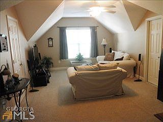 4th image of 1914 Chatsworth Ct