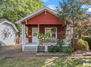 904 W Vine St, Taylorville, IL 62568