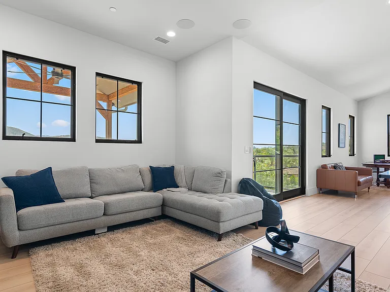 9817 Lorraine Ridge Trl — Photo 37