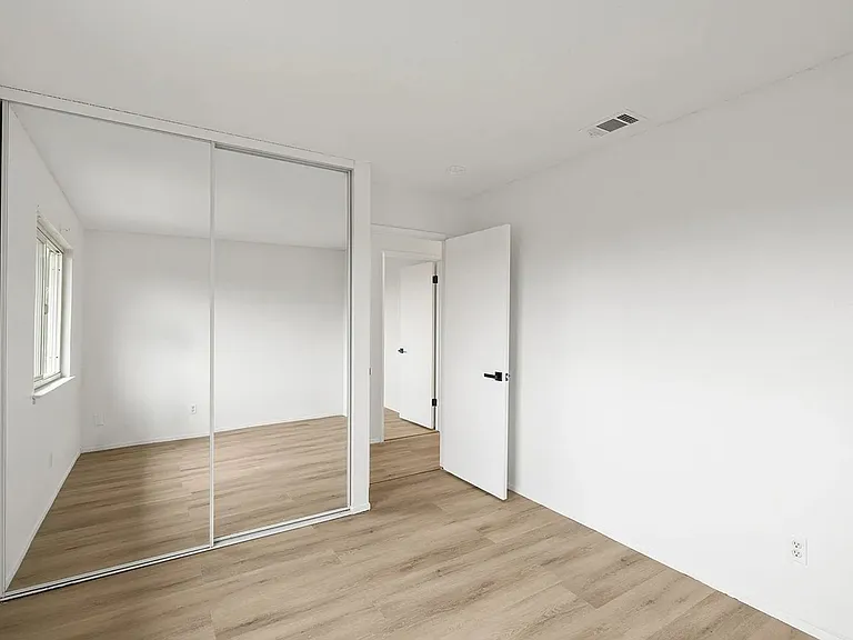 995 Matthew Ct — Photo 16
