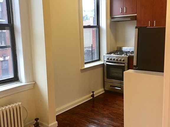 2nd image of 98 Macdougal St APT 5