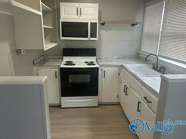 806 Russell St NE — Photo 3