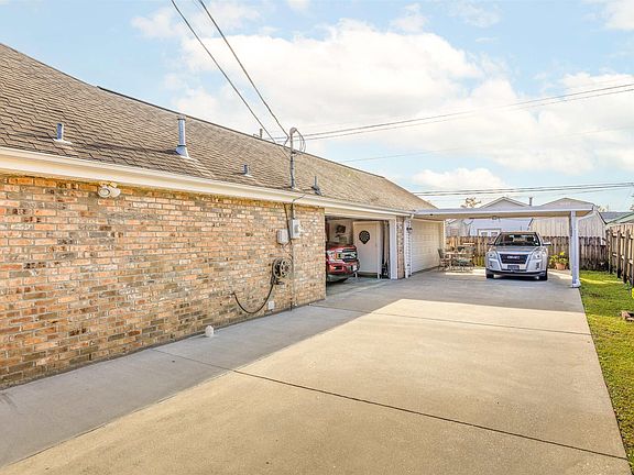 3rd image of 408 Idlewild Dr