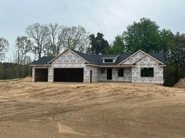 1300 Secluded Pines Dr NE, Sparta, MI 49345