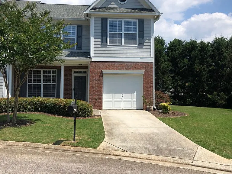 6262 Shoreview Cir — Photo 1