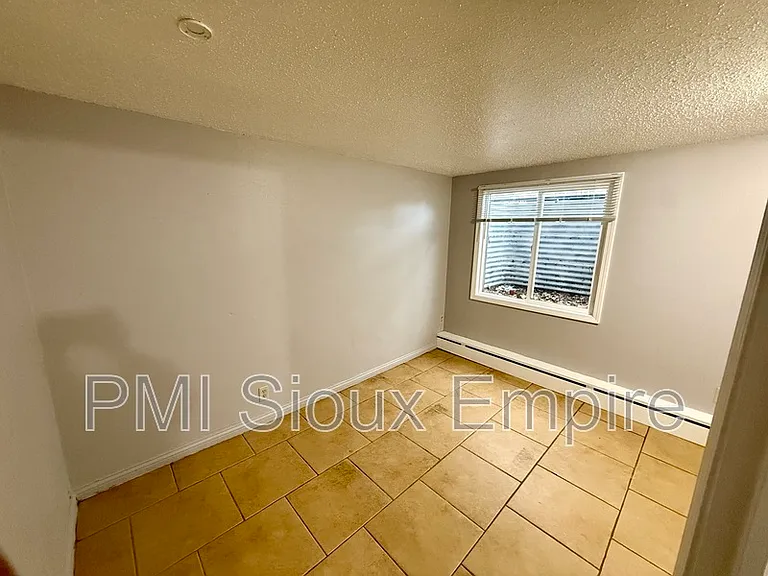 2600 S Duluth Ave — Photo 7