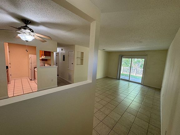3rd image of 3350 Green Briar Cir APT B