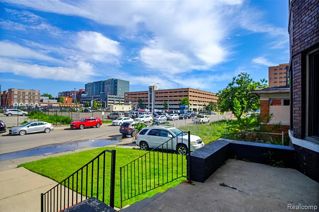 1 bed, 1.0 bath, 600 sqft, $1,275 — Photo 2