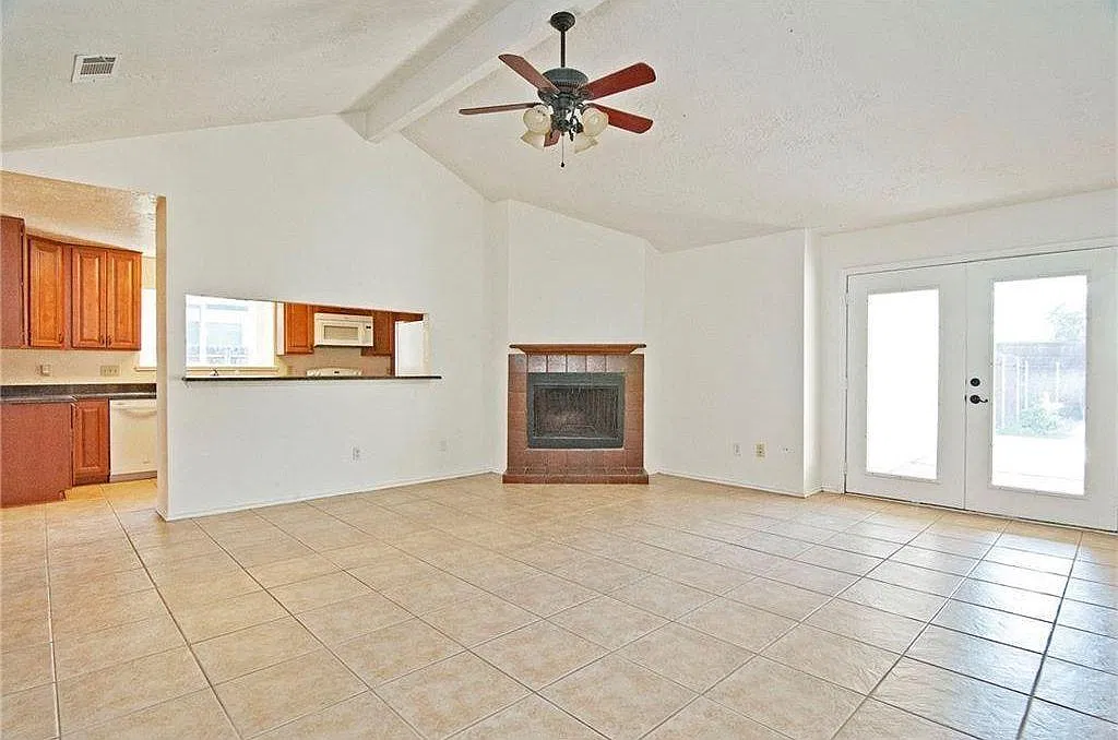 1216 Seabrook Dr — Photo 4