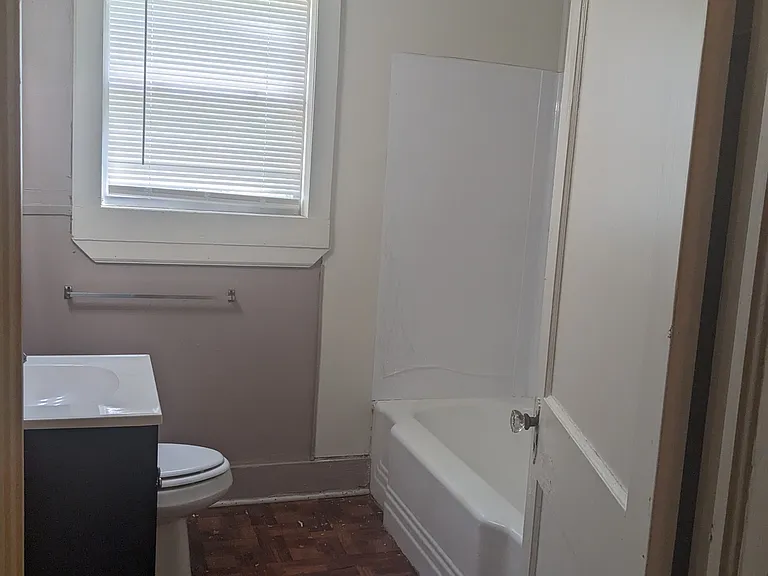 802 McCreight St — Photo 5