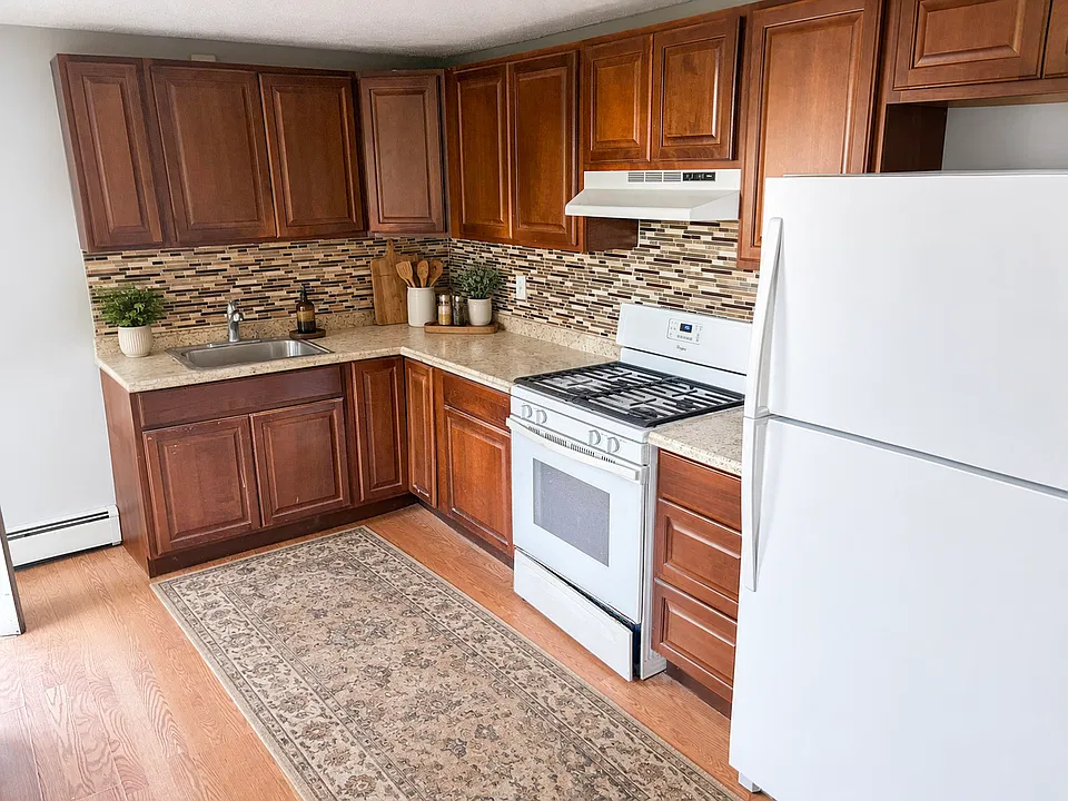 541 Chester Pike #2R