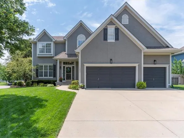 13820 Haskins St, Overland Park, KS 66221
